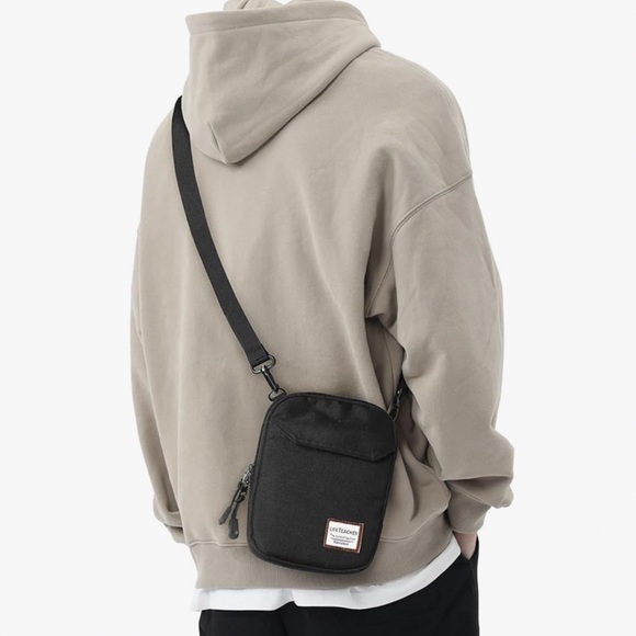 NEW Sleek Black Men's Messenger Bag - Picture 2 of 8